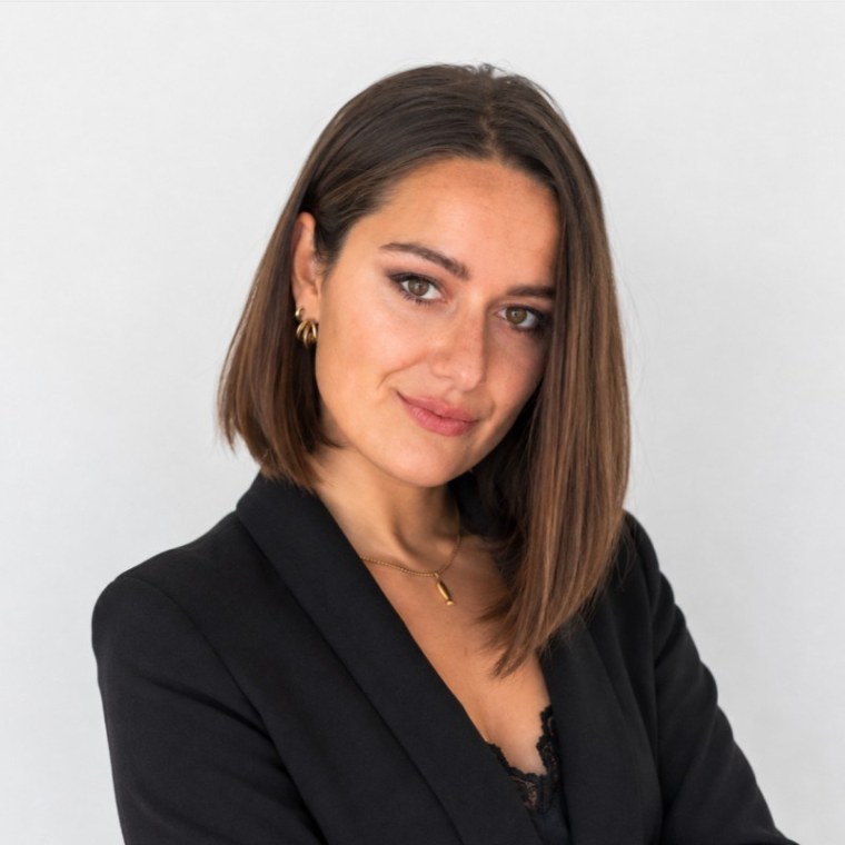 Louise Desenclos, consultante en marketing digital et communication à Douai